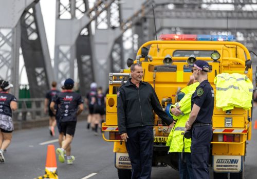 Brisbane07_brisbane-story-bridge-runners-with-members-of-Queensland-Fire-Department-supporting