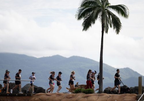 Townsville06_runners-running-along-The-Strand-in-Townsville